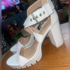 OLIVIA WHITE HEEL